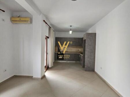 SI DÁ INGRESSO 2+1+CORTILE AL PALAZZO CON FRECCIA 45.000 LEKE