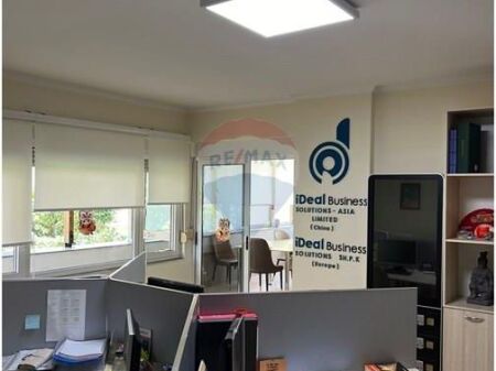 Zyrë për Qira në Bllok, – 82m²
