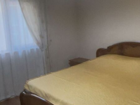 Jepet Apartament 1+1 me QIRA  tek Komuna Parisit