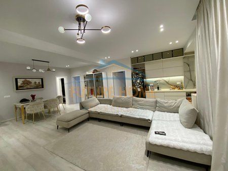 Shitet, Apartament 2+1+2, Stadiumi Dinamo