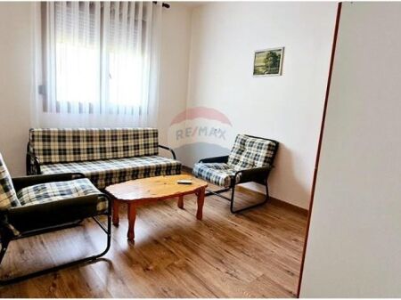 Dupleks me qira në Rruga Ali Demi