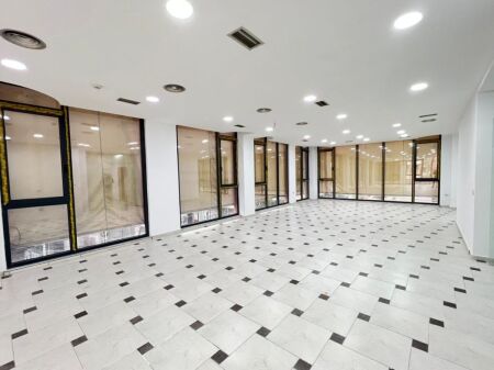 A Myslym Shyr, Locale in Affitto per Clinica a Prezzo Speciale 9,5 €/m²! 2.000€/mese AffittoSuper Prezzo