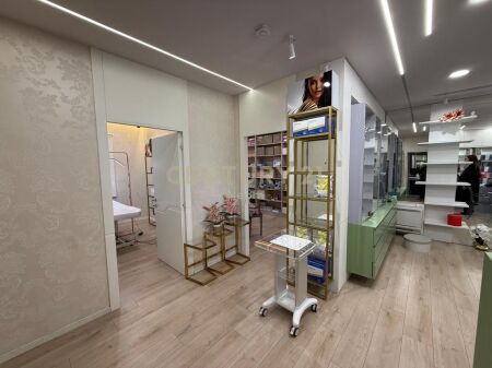 JEPET ME QIRA, AMBIENT KOMERCIAL BUZE RRUGE IRFAN TOMINI