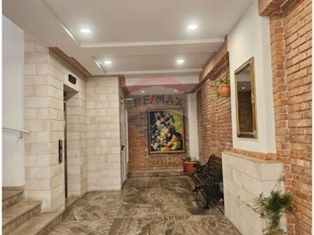 Ambient zyre - Për Qira - Rruga Papa Gjon Pali II, Tiranë