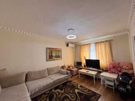 Apartament 1+1 për shitje!Prane shkollës "Bajram Curri"