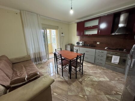 Shitet Apartament 2+1 Ne Qender te Durrsit