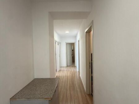Apartament 2+1 për shitje në zonën e 5 Maji.