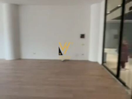 JEPET ZYRE 127 M2 ME QERA TE MINE PEZA 1.900 EURO