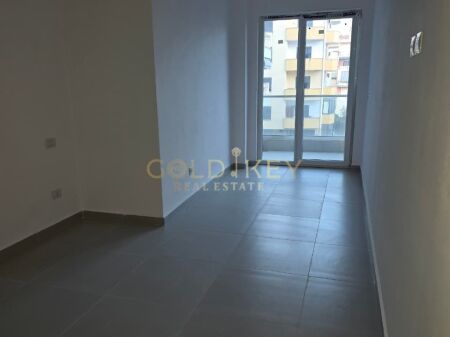 🏠 Shitet Apartament 1+1 Golem