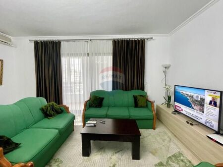 Apartament - Për Qira - Bulevardi Dëshmorët e Kombit, Tiranë