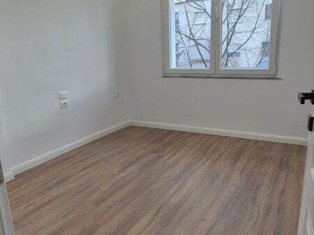 Shitet Apartament 2+1  Rr.Bardhyl.