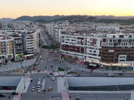 JEPET ME QERA AMBJENT BIZNESI NE ASTIR PRAN 2 PALMAVE!!!