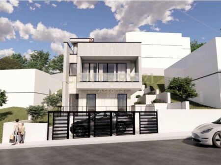 Vilë Moderne 2-Katëshe për Shitje