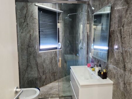 Shitet Apartament 2+1+2 – Rruga e Durrësit