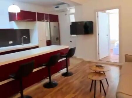 IN AFFITTO 🏙️ MODERNO APPARTAMENTO 1+1, ASCENSORE. ALL'INIZIO DELLA COLLINA DEL SOLE DOPO BIG MARKET📍 TIRANA.