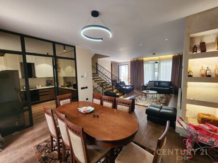 Shitet Triplex 3+2 4 tualete + 3 poste parkimi – Grey Stone 2 Residence, Liqeni i Thatë, Tiranë