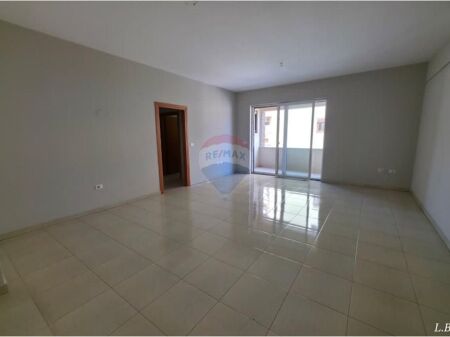 Zyrë - Për Qira - Rruga e Bogdanëve, Tiranë