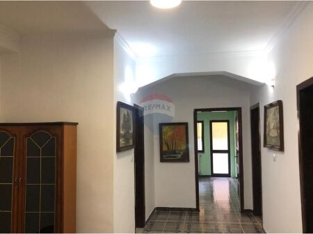 Ufficio - In Affitto - Myslym Shyri, Tirana