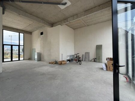 Dyqan në Shitje, Bulevard i Ri