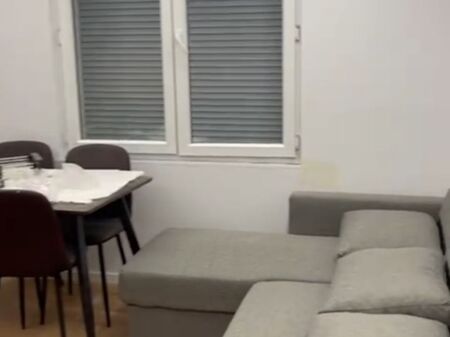 Jepet me Qera Apartament komod 1+1 tek Rruga Naim Frashëri tek Mozaiku tek Zogu i Zi vetëm 500 mijë lekë/muaj!,
