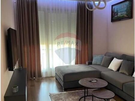 Apartament - Për Qira - Shkolla e Bashkuar, Tiranë