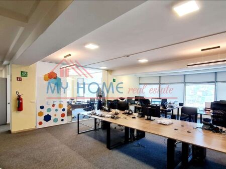 Ambent Komercial tek Kompleksi Halili ne Tirane