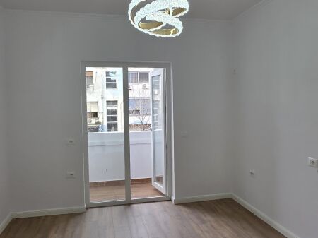 Rruga Bardhyl Shitet Apartament 2+1 buze  