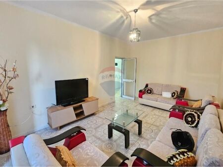 Apartament - Për Qira - Square 21, Tiranë