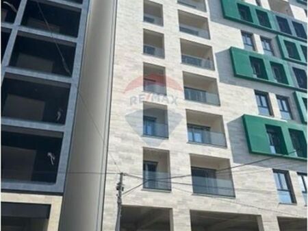 Dyqan ne shitje, Bulevard i RI!