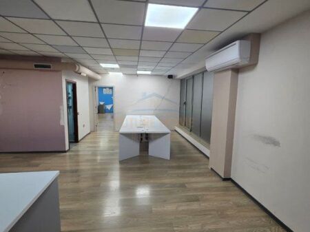 Locale Commerciale in Affitto, Centro.​