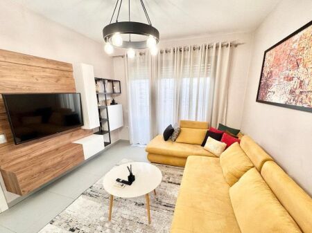 APARTAMENT 1+1 ME QERA, STADIUMI DINAMO!