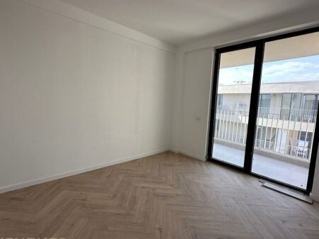 Zyre me qira , Golden Tower