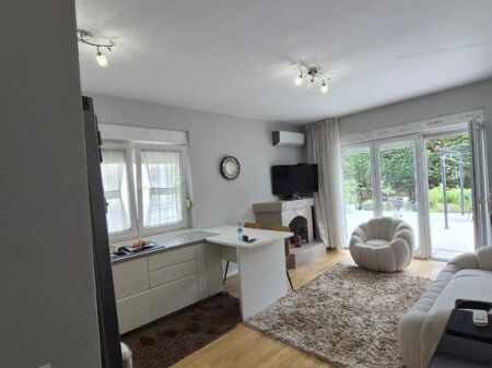 Jepet me qira apartament 2+1+ super verande ne residencen Touch the Sun ne Sauk ! 1,000 € /Muaj Sip. Totale  248m2