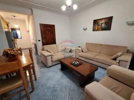 Apartament - Për Qira - Bulevardi i Ri, Tiranë