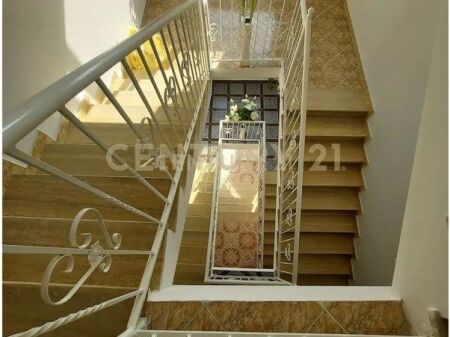 Jepet me qira hotel funksional në zonën e Shkëmbit të Kavajës, Durrës, vetëm 300 m nga deti