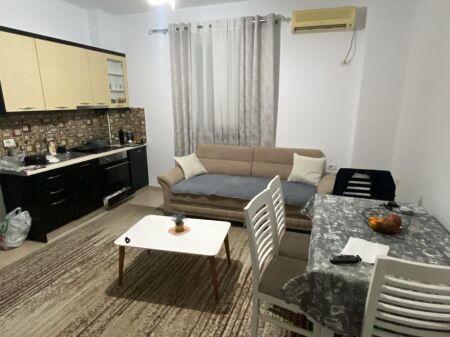 Jepet me qera 1+1 mobiluar godine private mobiluar 450 eu