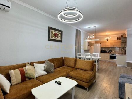 Apartament 2+1 për qira pranë Gjimnazit Petro Nini Luarasi, Tiranë - 81m²