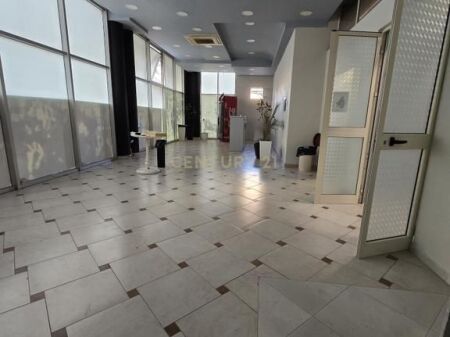 Ambient për Shitje në Durrës, pranë Rrugës Mujo Ulqinaku (1200 Euro/m2) !