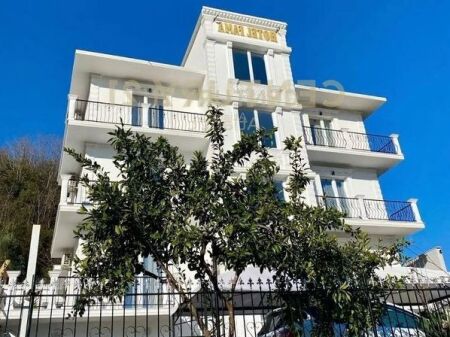 Hotel me qira tek Shkembi i Kavajes