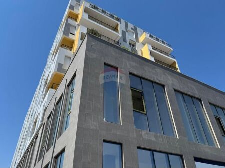 EXCLUSIVE! In the Lapraka area on Dritan Hoxha street, a business space is offered for rent.