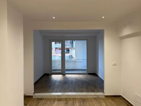 Rent | Business Premises | New Boulevard | 750 €/month