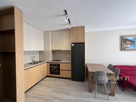 Apartament 1+1 me qira ne Rrugen 5 Maji!