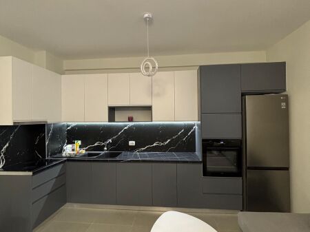 Qera apartament 2+1   Rruga e durrsit pran coloseos   