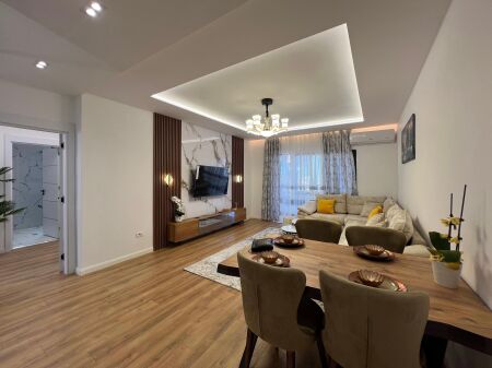 APPARTAMENTO 2+1+2 IN VENDITA VICINO AL PALAZZO CON FRECCIA