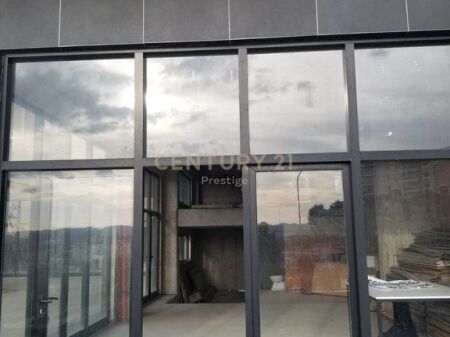 COMMERCIAL SPACE FOR RENT, LOCATED IN SHKOZE!