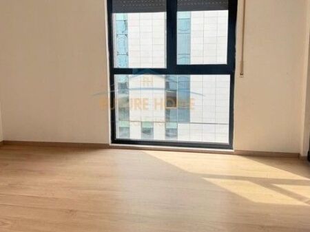 Affitto, Appartamento 2+1+2+Posto Auto, Accesso Tirana