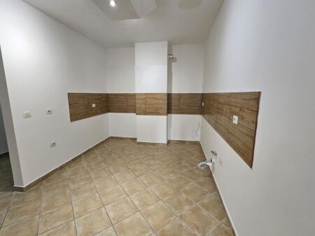 Tek Kopshti Botanik, ​Shitet Apartament 2+1 Me Hapësirë Të Bollshme!