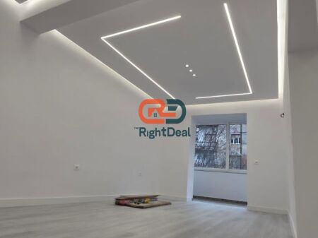 In Via Barrikadave, Locale Commerciale con Vista sulla Strada Principale in Affitto!!