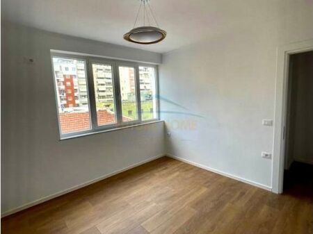 ✨ I Saporestauruar te Tregu Elektrik – 1+1 me Garderobë në Shitje! 🏠