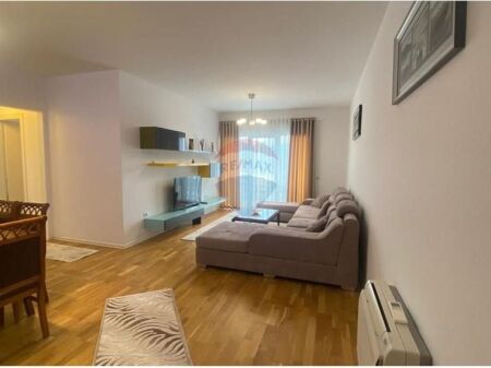 Apartament - Për Qira - Kopshti Botanik, Tiranë